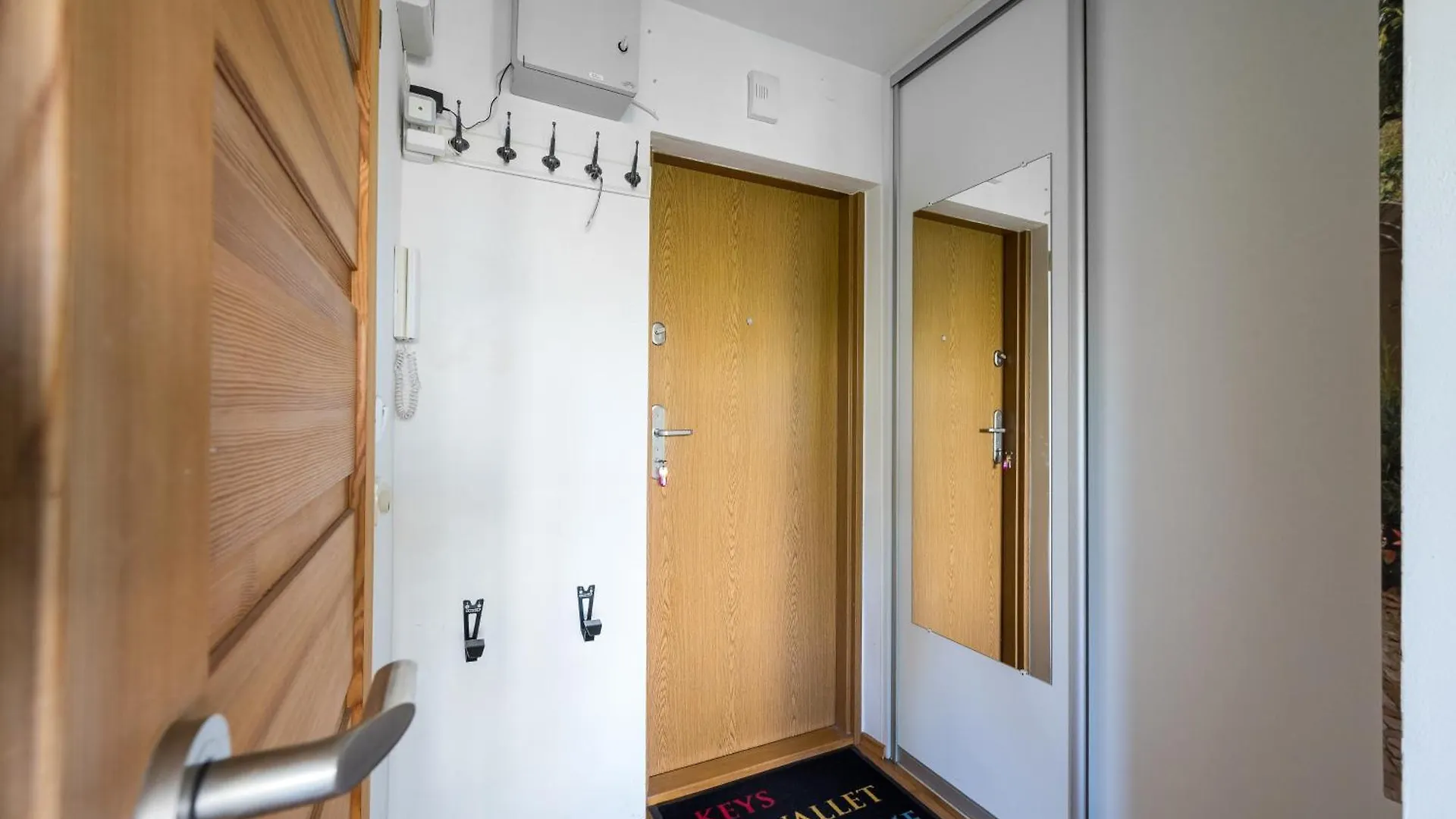 Solec 2-Bedroom Vistula Apartment Warsaw