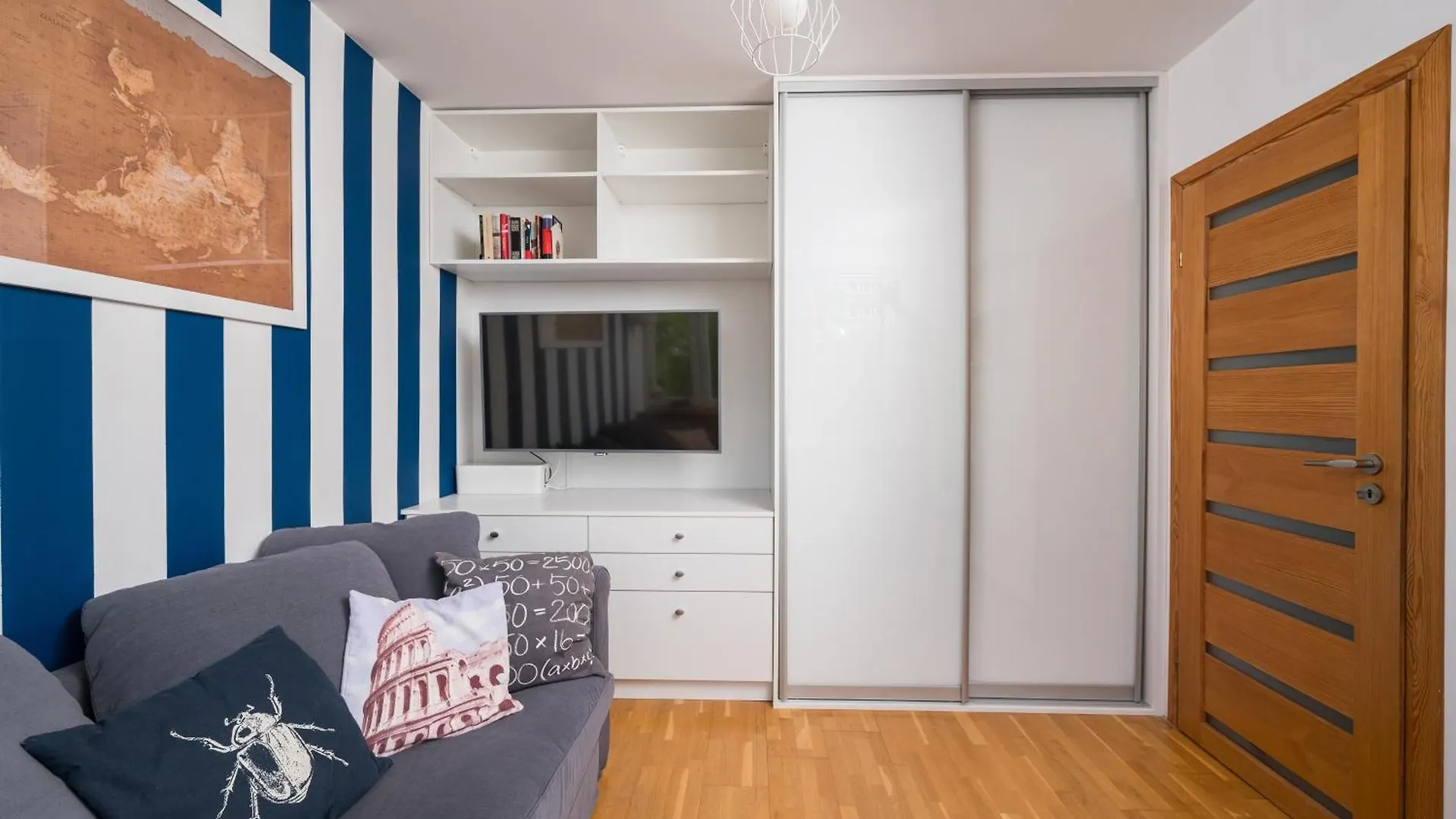 Solec 2-Bedroom Vistula Apartment Warsaw Poland