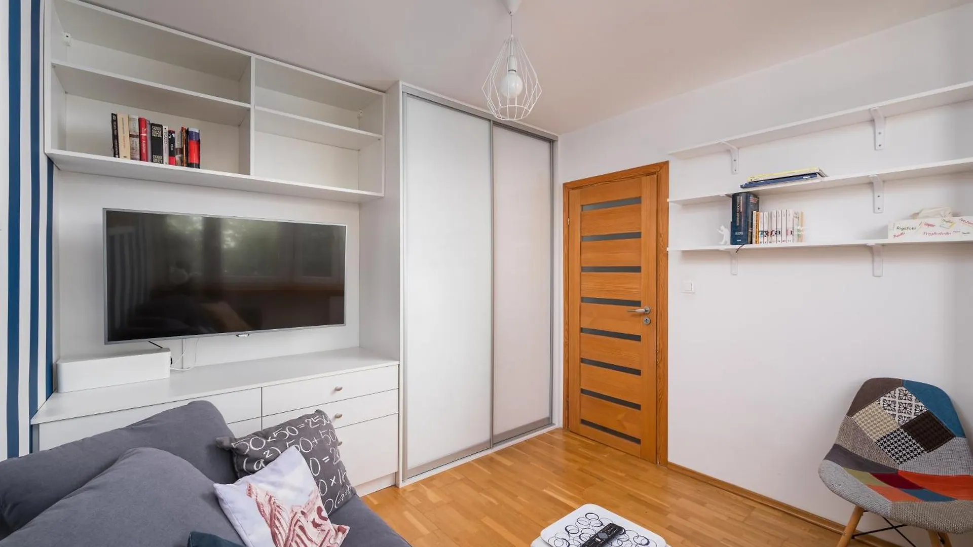 Solec 2-Bedroom Vistula Apartment Warsaw Poland