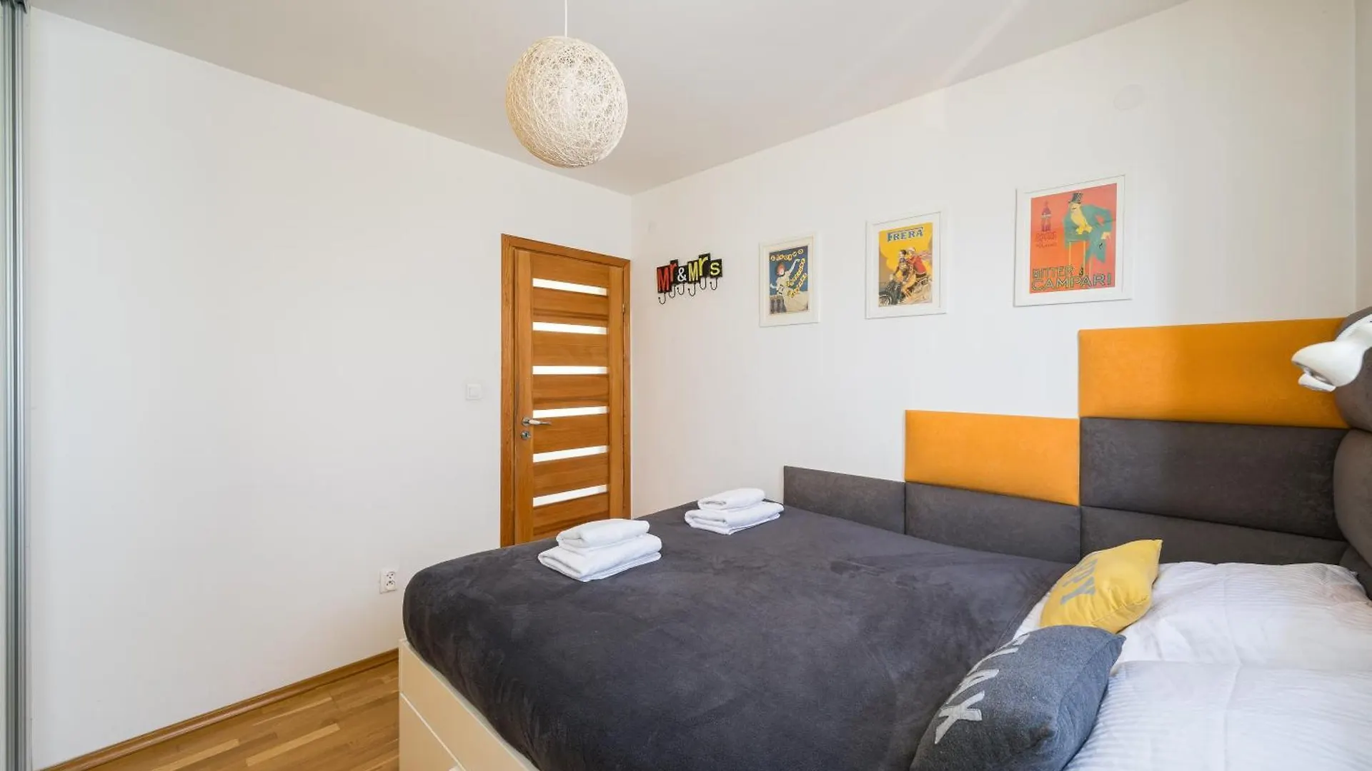 Solec 2-Bedroom Vistula Apartment Warsaw